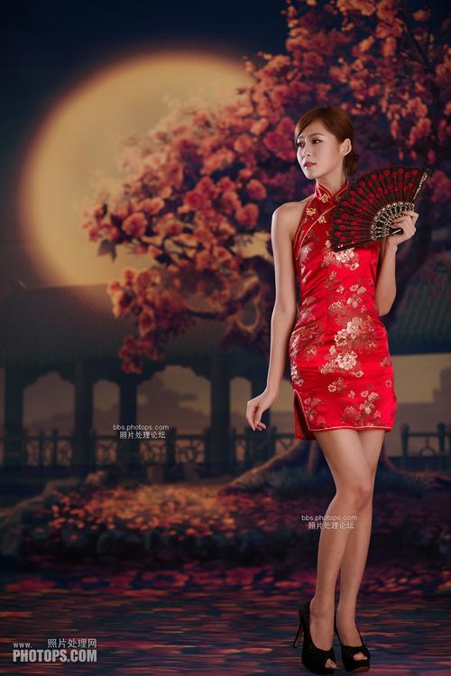 白嫩丰满大乳美女