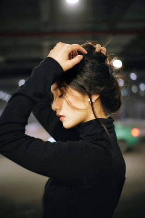 保镖调教少爷跪趴扒开h男男