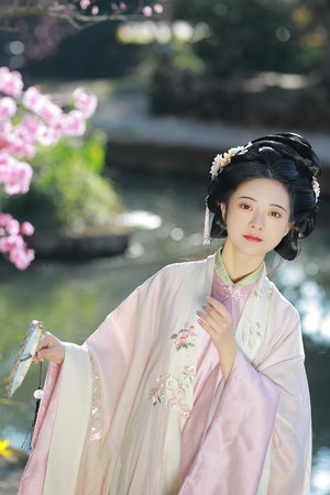 国产麻A级强奸美女视频