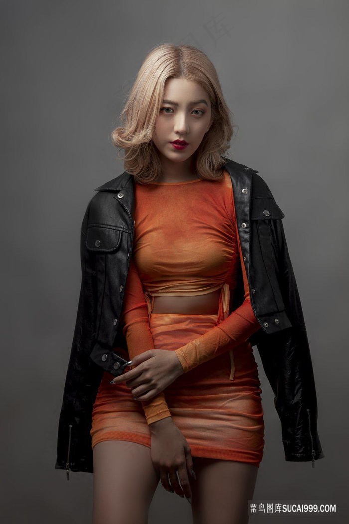 欧洲美女露p毛图片街拍