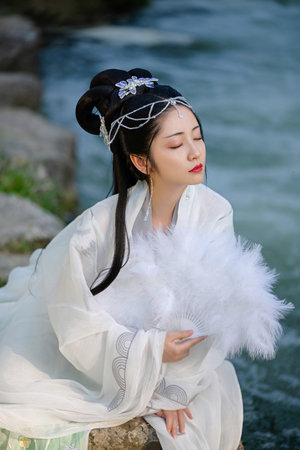 女皇陵下风流女人电视剧